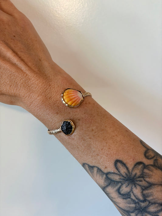 Sunrise shell+ Opihi 'Awa shell Floral wrap cuff