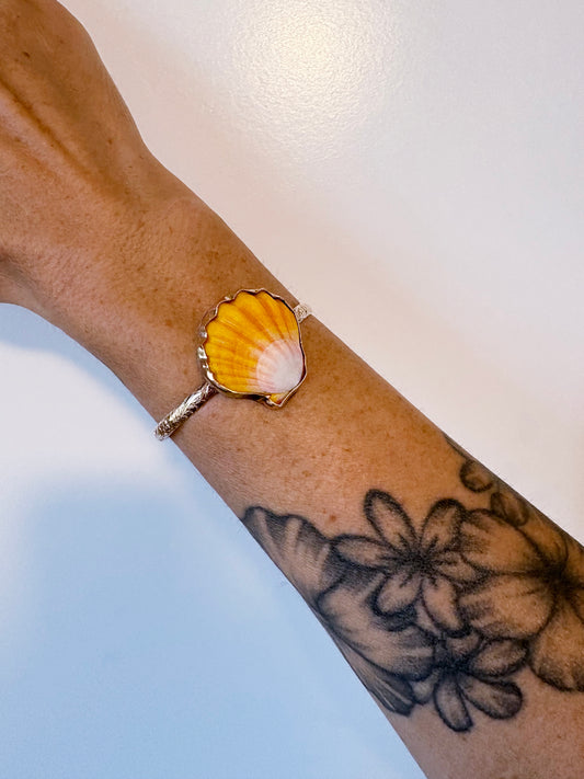 Sunrise Shell Floral cuff