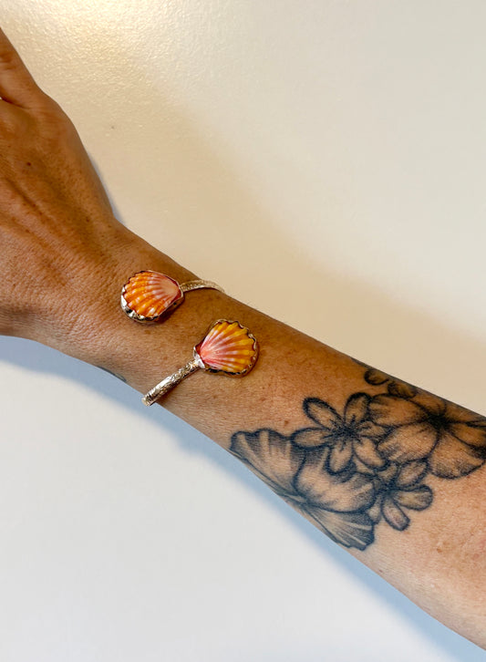 Double Pinky Sunrise Shell Floral wrap cuff