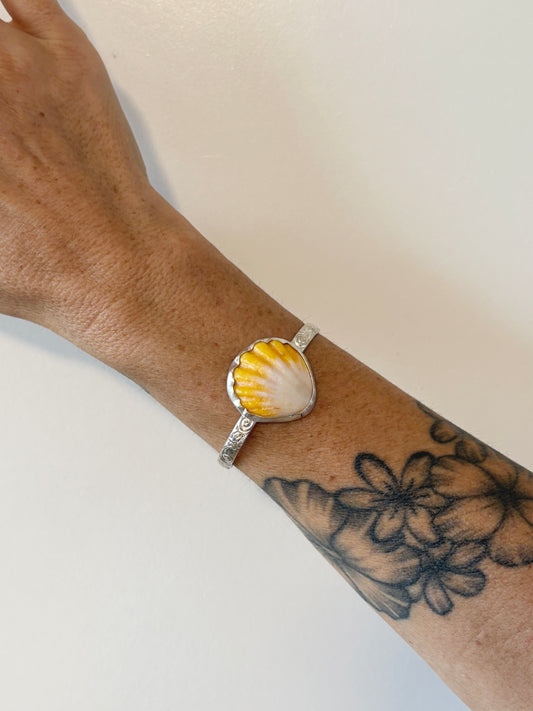 Sunrise Shell Floral cuff