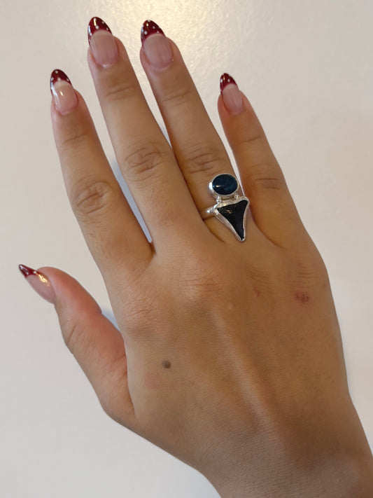 Shark Tooth + Midnight Opal Size 7.75