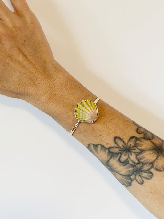 Pinky Sunset Moonrise Shell cuff